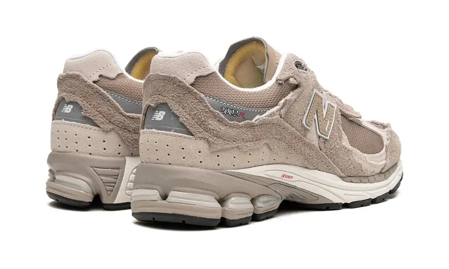 new-balance-2002r-protection-pack-driftwood-m2002rdl-sneakers-heat-3_900x.webp